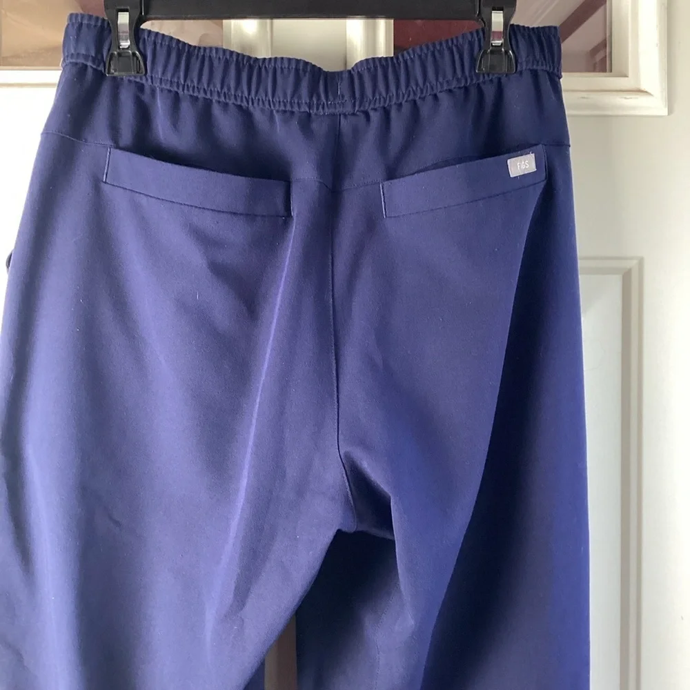 Figs Men's Navy Joggers with White Drawstring  Size Medium